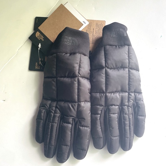 The North Face Thermoball Gloves size Medium - Picture 2 of 4